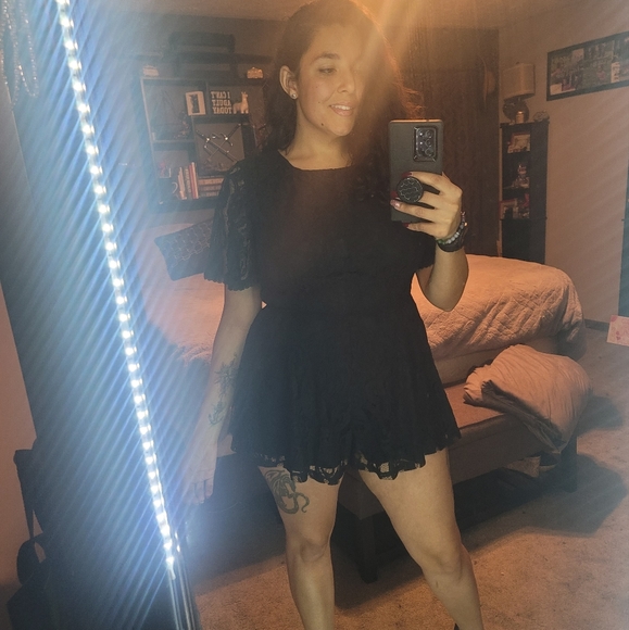 Meet your Posher, Ebony - Picture 2 of 16